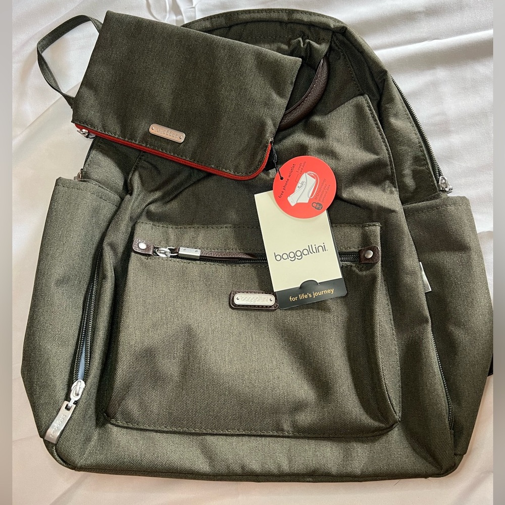 Baggallini All Day Backpack and Wristlet